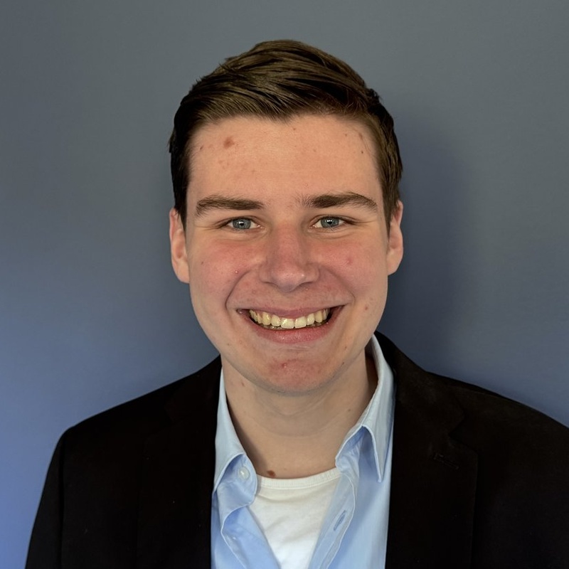 Zakelijk portret van Justin Laponder